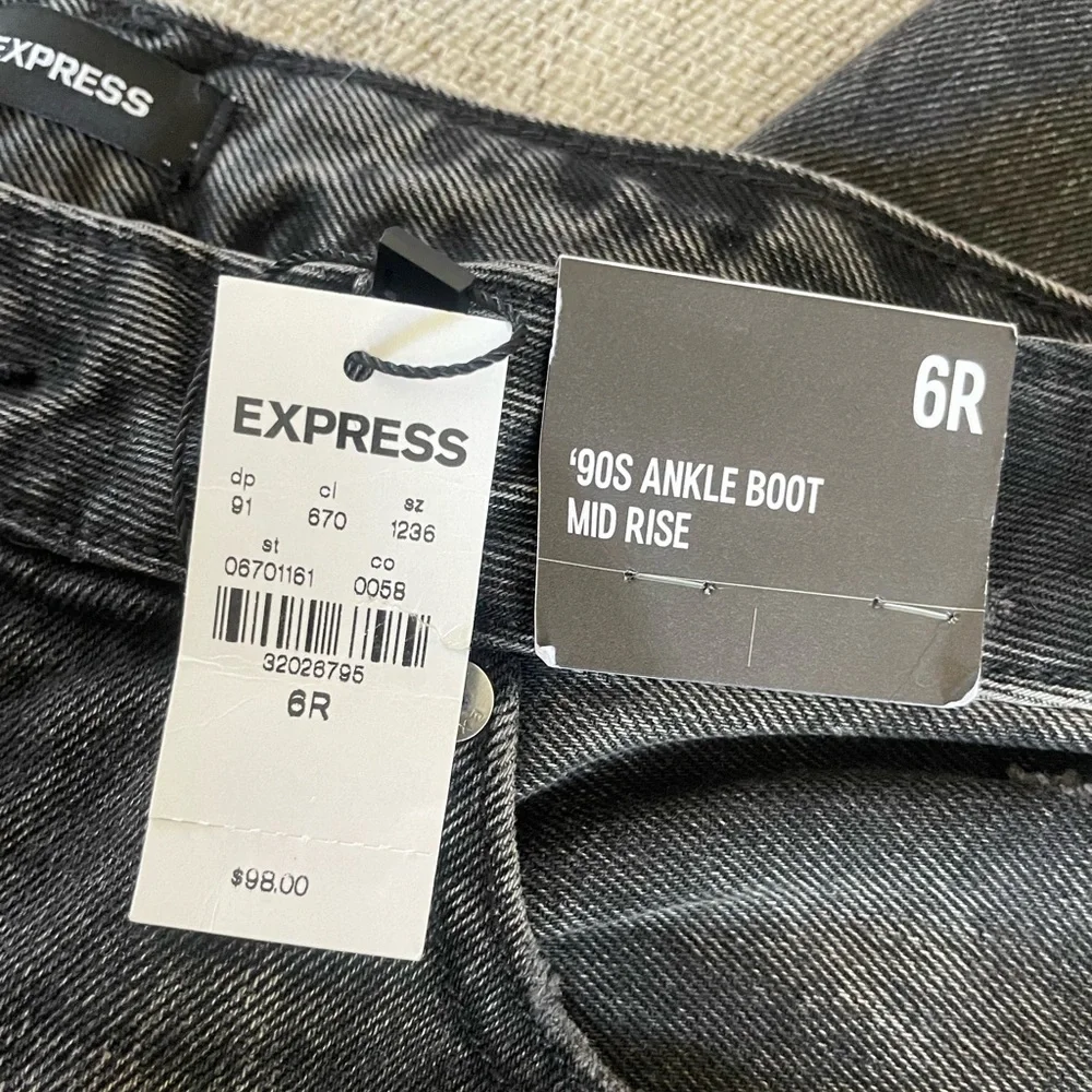 Express Mid Rise Ankle Jeans - Picture 9 of 10